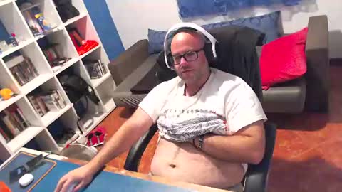 Snapshot of ravingr3d3 chatting on 06/18/26, 11:09 ravingr3d3 online show from 06/18/26, 11:09