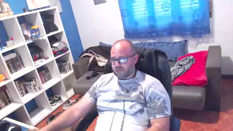 Snapshot of ravingr3d3 chatting on 06/25/26, 03:05 ravingr3d3 online show from 06/25/26, 03:05