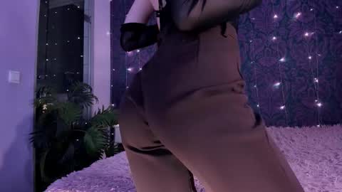 Snapshot of rawdare chatting on 09/14/25, 07:29 Lillian online show from 09/14/25, 07:29