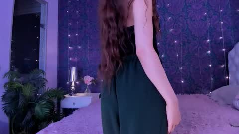 Snapshot of rawdare chatting on 09/15/25, 07:03 Lillian online show from 09/15/25, 07:03