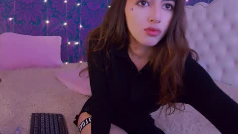 Snapshot of rawdare chatting on 11/01/25, 04:31 Lillian online show from 11/01/25, 04:31