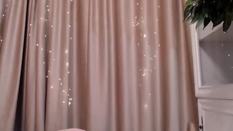 Snapshot of ray_ayanami chatting on 09/23/25, 12:08 Ray online show from 09/23/25, 12:08