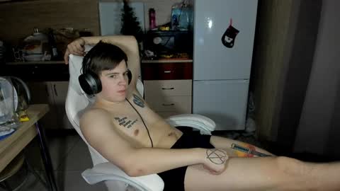 Snapshot of ray_hill chatting on 12/24/24, 02:43 Ray online show from 12/24/24, 02:43