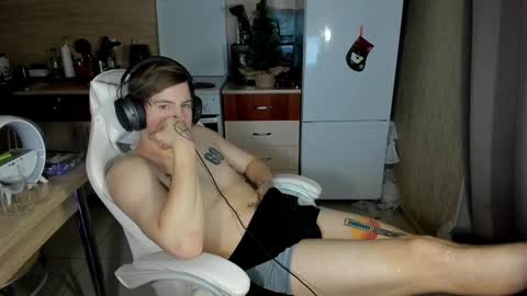 Snapshot of ray_hill chatting on 12/30/24, 04:29 Ray online show from 12/30/24, 04:29