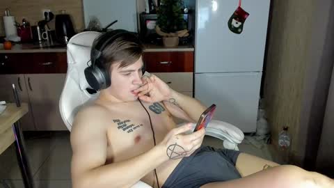 Snapshot of ray_hill chatting on 01/04/25, 10:13 Ray online show from 01/04/25, 10:13