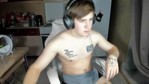 Snapshot of ray_hill chatting on 01/05/25, 08:00 Ray online show from 01/05/25, 08:00