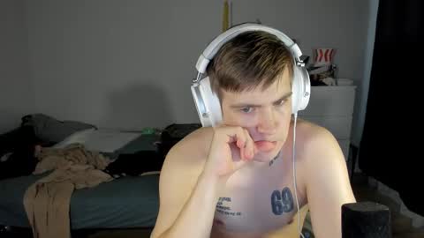 Snapshot of ray_hill chatting on 09/18/25, 02:41 Ray online show from 09/18/25, 02:41