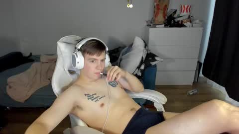 Snapshot of ray_hill chatting on 09/19/25, 12:50 Ray online show from 09/19/25, 12:50