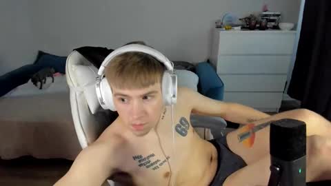 Snapshot of ray_hill chatting on 10/01/25, 02:01 Ray online show from 10/01/25, 02:01