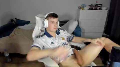 Snapshot of ray_hill chatting on 10/02/25, 06:26 Ray online show from 10/02/25, 06:26