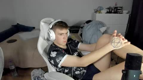 Snapshot of ray_hill chatting on 10/03/25, 09:01 Ray online show from 10/03/25, 09:01