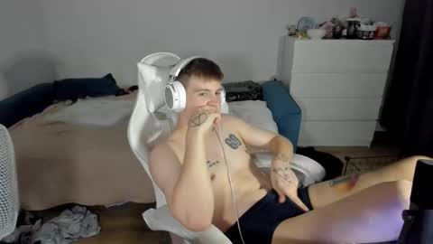 Snapshot of ray_hill chatting on 10/10/25, 09:47 Ray online show from 10/10/25, 09:47