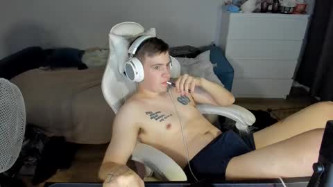 Snapshot of ray_hill chatting on 10/13/25, 08:42 Ray online show from 10/13/25, 08:42