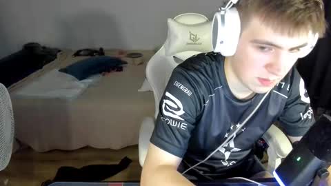 Snapshot of ray_hill chatting on 10/14/25, 08:42 Ray online show from 10/14/25, 08:42