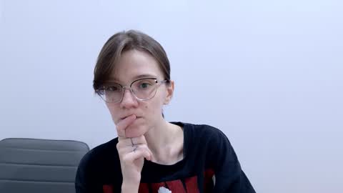 Snapshot of ray_lol chatting on 03/06/26, 04:53 Ray-Ray online show from 03/06/26, 04:53