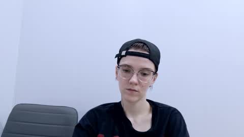 Snapshot of ray_lol chatting on 03/06/26, 05:20 Ray-Ray online show from 03/06/26, 05:20