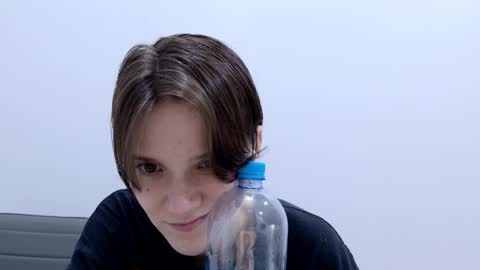 Snapshot of ray_lol chatting on 03/08/26, 02:04 Ray-Ray online show from 03/08/26, 02:04