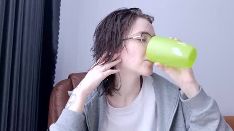 Snapshot of ray_lol chatting on 03/25/26, 02:17 Ray-Ray online show from 03/25/26, 02:17