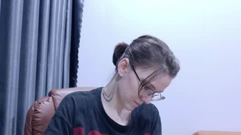 Snapshot of ray_lol chatting on 03/31/26, 02:17 Ray-Ray online show from 03/31/26, 02:17