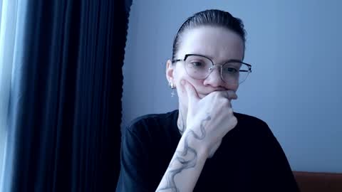 Snapshot of ray_lol chatting on 04/07/26, 09:54 Ray-Ray online show from 04/07/26, 09:54