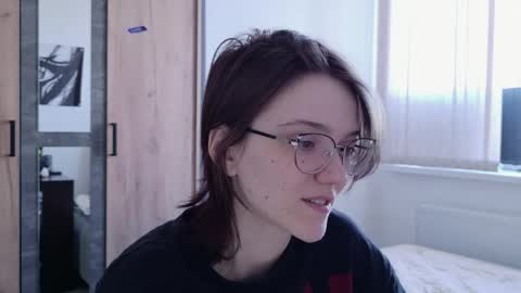 Snapshot of ray_lol chatting on 04/17/26, 06:27 Ray-Ray online show from 04/17/26, 06:27