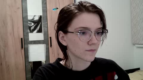 Snapshot of ray_lol chatting on 04/19/26, 06:10 Ray-Ray online show from 04/19/26, 06:10