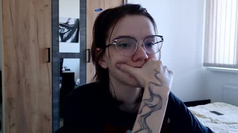 Snapshot of ray_lol chatting on 04/21/26, 09:04 Ray-Ray online show from 04/21/26, 09:04