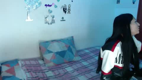 Snapshot of ray_naomi chatting on 04/09/26, 12:10 ask us online show from 04/09/26, 12:10