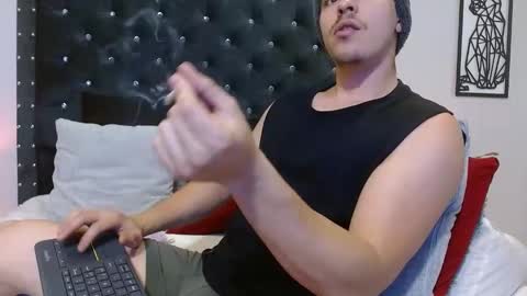 Snapshot of ray_weed chatting on 02/03/25, 01:30 Ray online show from 02/03/25, 01:30