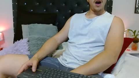 Snapshot of ray_weed chatting on 02/10/25, 12:41 Ray online show from 02/10/25, 12:41