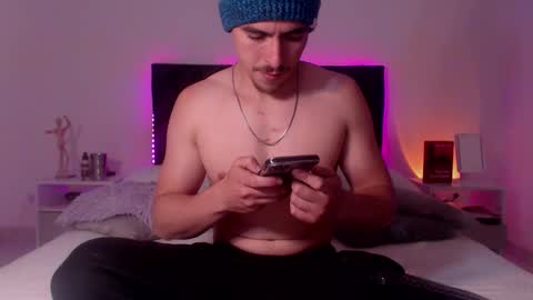 Snapshot of ray_weed chatting on 10/21/25, 11:05 Ray online show from 10/21/25, 11:05