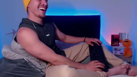 Snapshot of ray_weed chatting on 10/30/25, 12:12 Ray online show from 10/30/25, 12:12