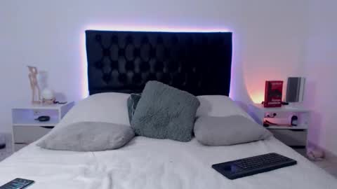 Snapshot of ray_weed chatting on 11/18/25, 12:05 Ray online show from 11/18/25, 12:05