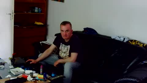 Snapshot of raybarbieri chatting on 07/19/26, 01:48 raybarbieri online show from 07/19/26, 01:48