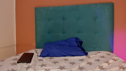 Snapshot of raycatt chatting on 12/13/24, 04:00 Ray  online show from 12/13/24, 04:00