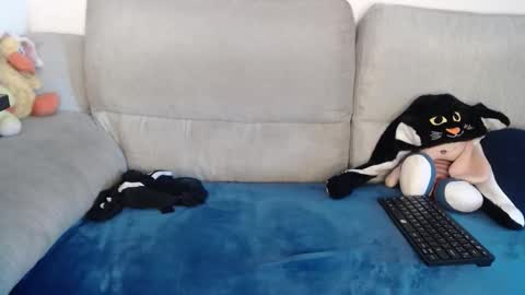 Snapshot of raycatt chatting on 10/05/25, 04:27 Ray  online show from 10/05/25, 04:27