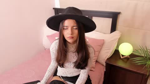 Snapshot of raychell_black chatting on 02/02/25, 09:23 Raychell Black online show from 02/02/25, 09:23