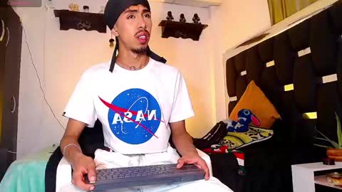 Snapshot of raydevil_ chatting on 12/23/24, 07:28 Rayn online show from 12/23/24, 07:28