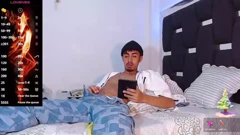 Snapshot of raydevil_ chatting on 01/03/25, 10:51 Rayn online show from 01/03/25, 10:51