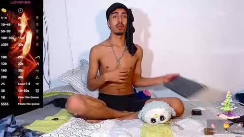 Snapshot of raydevil_ chatting on 01/06/25, 03:20 Rayn online show from 01/06/25, 03:20