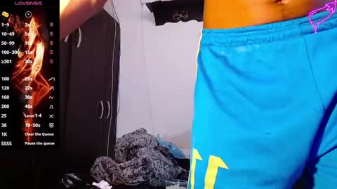 Snapshot of raydevil_ chatting on 01/08/25, 09:23 Rayn online show from 01/08/25, 09:23