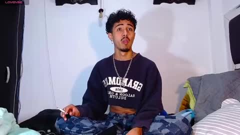 Snapshot of raydevil_ chatting on 01/09/25, 09:26 Rayn online show from 01/09/25, 09:26