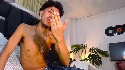 Snapshot of raydevil_ chatting on 01/12/25, 06:28 Rayn online show from 01/12/25, 06:28