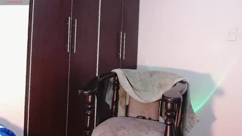 Snapshot of raydevil_ chatting on 01/16/25, 06:16 Rayn online show from 01/16/25, 06:16