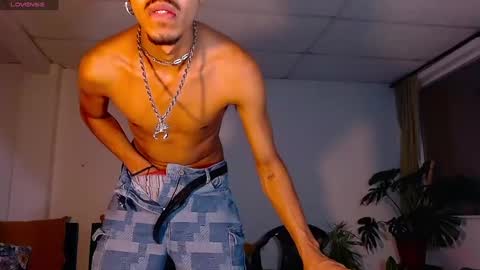 Snapshot of raydevil_ chatting on 01/18/25, 11:22 Rayn online show from 01/18/25, 11:22