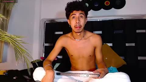 Snapshot of raydevil_ chatting on 02/01/25, 02:05 Rayn online show from 02/01/25, 02:05