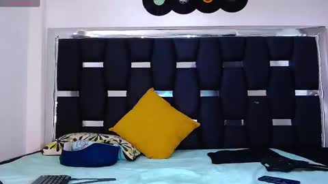 Snapshot of raydevil_ chatting on 02/10/25, 05:19 Rayn online show from 02/10/25, 05:19