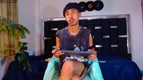 Snapshot of raydevil_ chatting on 02/12/25, 06:30 Rayn online show from 02/12/25, 06:30