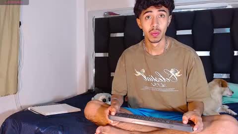 Snapshot of raydevil_ chatting on 02/19/25, 11:49 Rayn online show from 02/19/25, 11:49