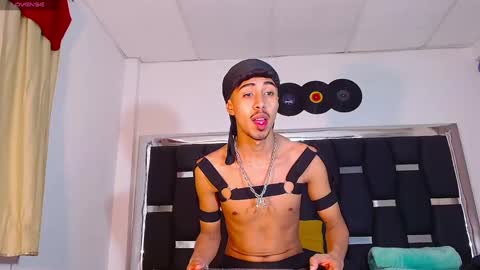 Snapshot of raydevil_ chatting on 02/19/25, 02:55 Rayn online show from 02/19/25, 02:55